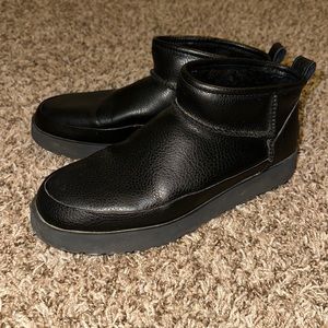 UGG SUGAR ULTRA MINI BLACK LEATHER BOOTS